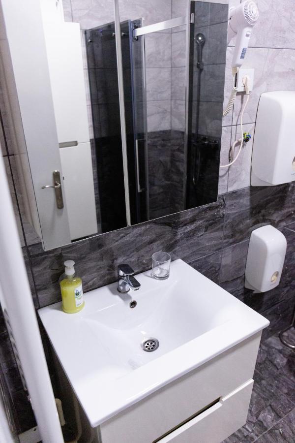 Spa Apartment Nalis Ni Esterno foto