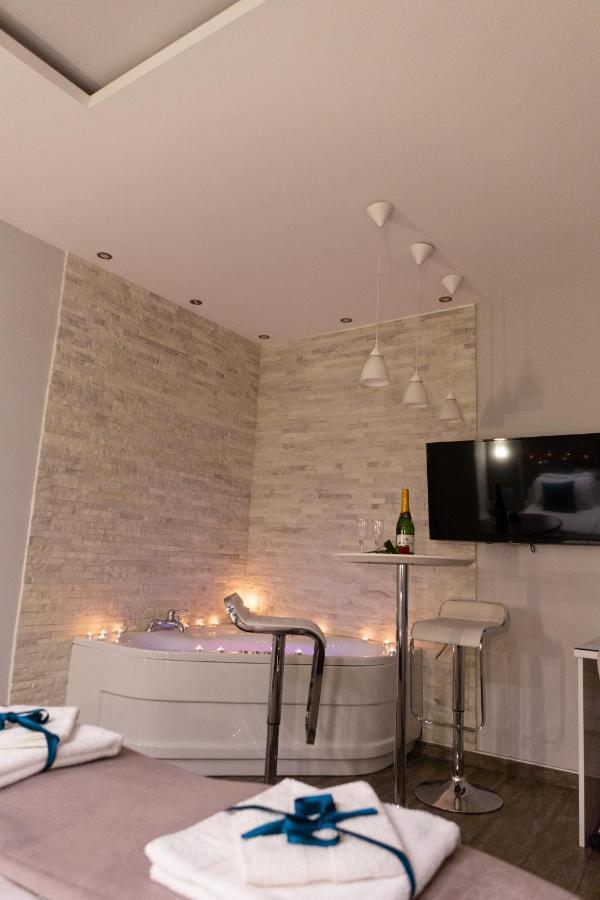 Spa Apartment Nalis Ni Esterno foto